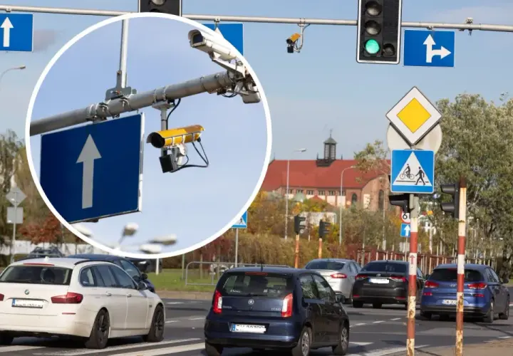 Kamery na skrzyżowaniach rejestrują wykroczenia. Widoczne urządzenia monitorują ruch drogowy, dbając o bezpieczeństwo.