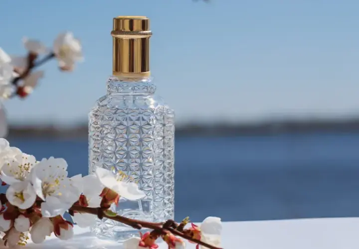 Woda toaletowa czy perfumowana? Która jest trwalsza?