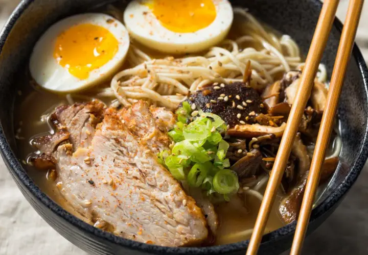 Jak zrobić ramen z zupki chińskiej? Ulepsz smak w 15 min!