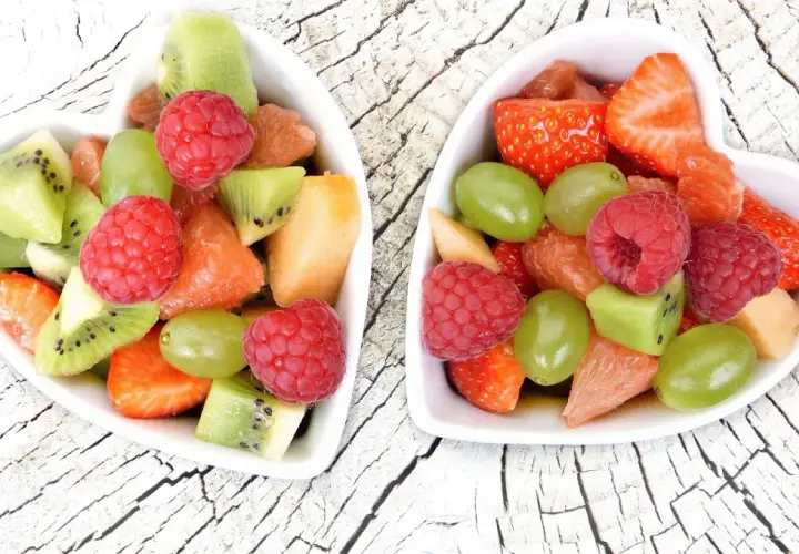 Nietuczące przekąski: 150 kcal, które pokochasz (gotowe i domowe)