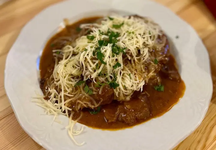 Gdzie zjeść w Nowym Targu? Odkryj najlepsze restauracje i smaki