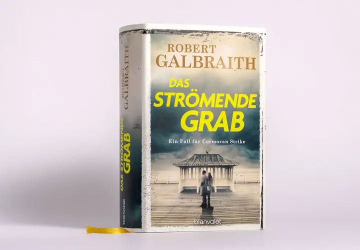 Das strömende Grab", ein Fall für Cormoran Strike, ist Teil der Cormoran Strike Reihenfolge. Das Buchcover zeigt ein Paar vor einem Pavillon.