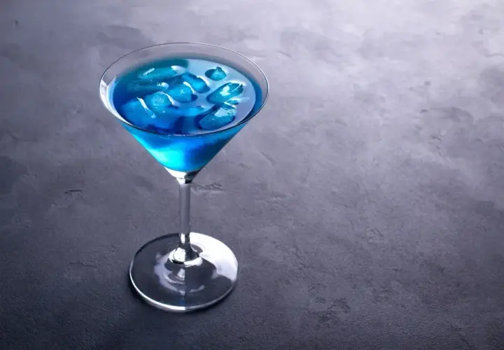 Jak przygotować drink blue lagoon - przepis i ciekawe warianty
