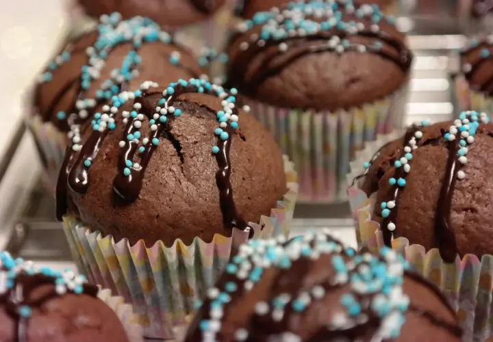 Jak udekorować muffinki czekoladowe - kreatywne pomysły na każdą okazję