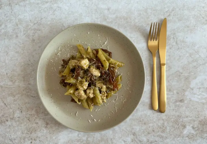 Jak zrobić makaron z pesto ze słoika – szybki i pyszny przepis