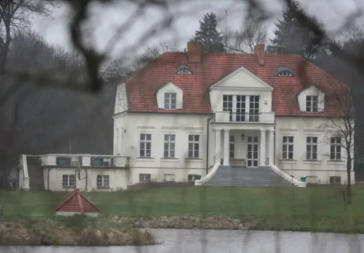 Gdzie mieszka Radosław Sikorski? Tajemnice jego dworku w Chobielinie
