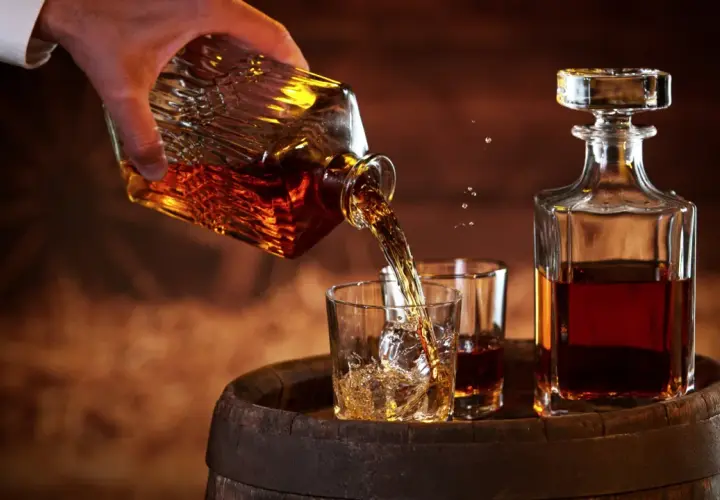 Co zdrowsze: whisky czy koniak? Porównanie korzyści zdrowotnych