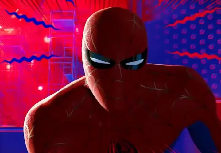 Spider-Man, prêt à utiliser son pouvoir, se tient dans une ville aux couleurs vives, rouge et bleue.