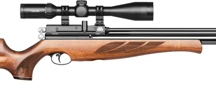 Elegancki karabin pneumatyczny Air Arms S410 z drewnianą osadą i lunetą Hawke.