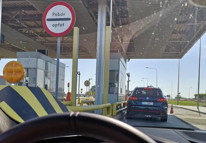 Kolejka do poboru opłat na autostradzie A4 między Katowicami a Krakowem.