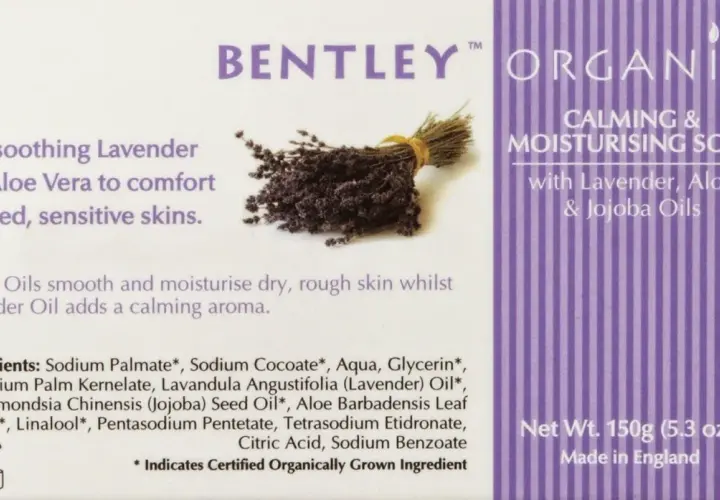 Mydło Bentley Organic z lawendą i aloesem. Składniki: Sodium Palmate, Tetrasodium Etidronate, lawenda, aloes.