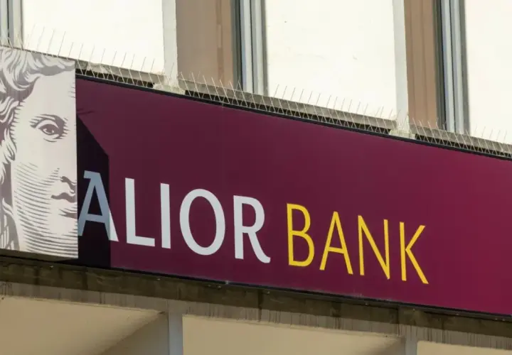 Alior Bank - sprawdź nasze rekomendacje finansowe. Elegancki znak banku z wizerunkiem głowy.