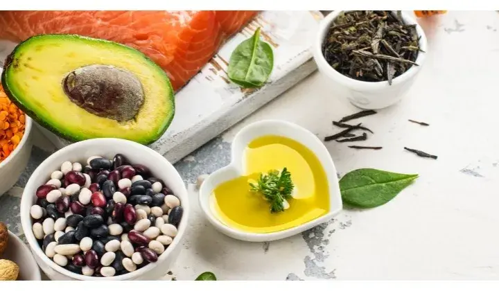 Jak obniżać cholesterol? Kompletny przewodnik po diecie i ruchu.