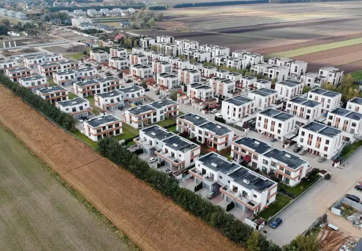 Ile kosztuje m2 mieszkania na wsi? Ceny, które mogą Cię zaskoczyć