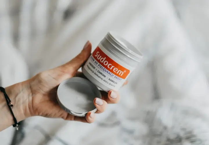Czy Sudocrem jest dobry na pryszcze? Poznaj prawdę o jego działaniu