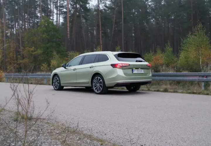Skoda Superb pojemność baku - ile paliwa naprawdę zmieścisz?