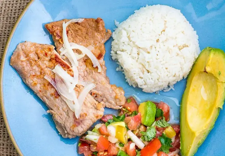 La dieta para gimnasio hombre que realmente potencia tu masa muscular