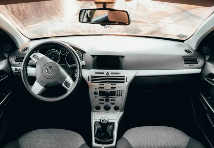 Ile pali Opel Astra 1.6 benzyna? Rzeczywiste spalanie i koszty użytkowania