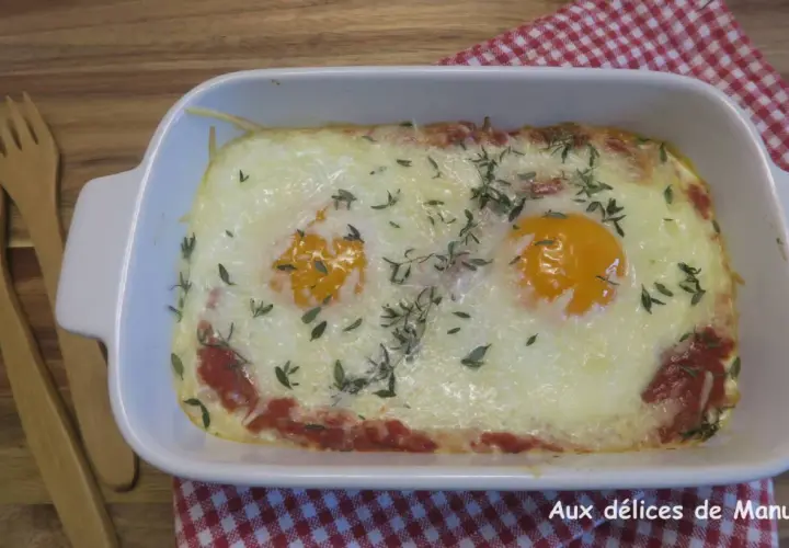 Délicieux œuf au four à l'italienne, gratiné et parsemé d'herbes fraîches. Une recette simple et savoureuse.