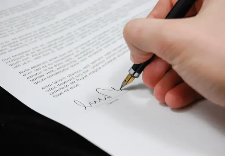 Co przynieść do pracy po ślubie? Kluczowe dokumenty i kroki do podjęcia