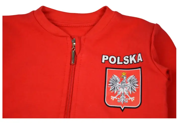 Czerwony dres dla chłopca z godłem Polski. Idealny dla małego patrioty.