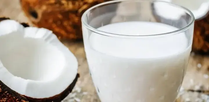 Ile kcal ma mleko kokosowe? Sprawdź, czy warto je pić