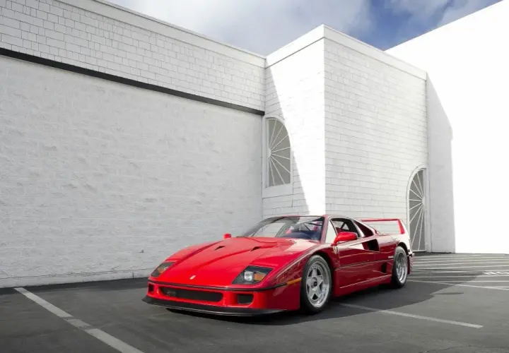 Ile kosztuje Ferrari F40? Sprawdź ceny i czynniki wpływające na wartość