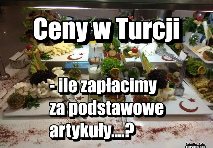 Tureckie ceny w sklepach: ile zapłacimy za podstawowe artykuły? Bufet z serami, warzywami i przekąskami.