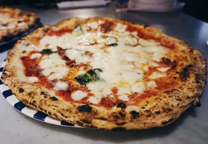 Neapol gdzie zjeść: najlepsze miejsca na autentyczną pizzę i więcej