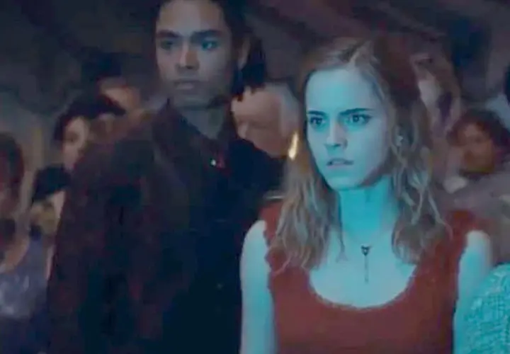 Regé-Jean Page jako nowy czarodziej w świecie Harry'ego Pottera, obok Hermiony Granger.
