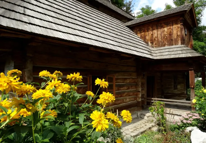 Dworek Zacisze w Miechowie - historia, architektura i wydarzenia
