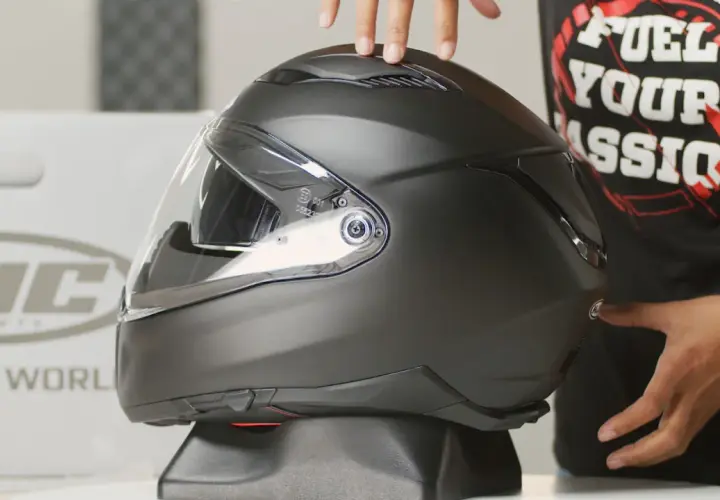Casco HJC F70 negro mate, ideal para pilotos que buscan seguridad y estilo. ¡Descubre las opiniones!