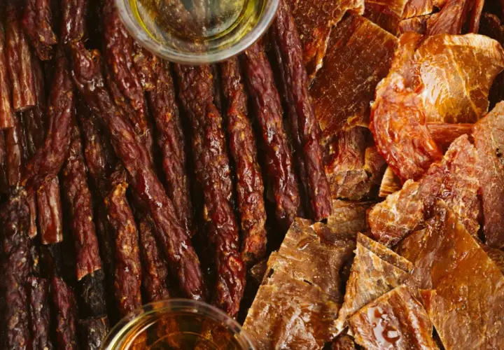 Szukasz suszonej wołowiny 1kg? Odkryj najlepsze oferty i korzyści