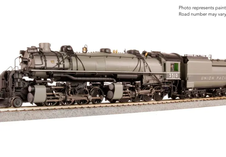Szara lokomotywa Union Pacific z numerem 3510, model wskaźnika d6, na tle białym.