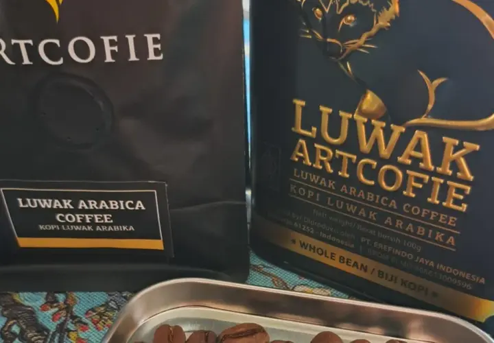 Opakowanie kawy kopi luwak z wizerunkiem zwierzęcia. Luksusowy napój dla koneserów.