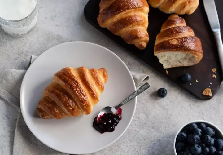 Jak zrobić idealne croissanty – historia, przepisy i sekrety pieczenia