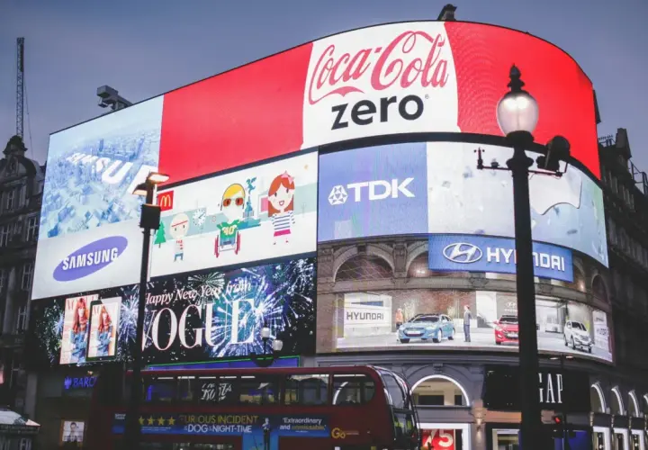 Praca po studiach marketingowych: Jak uniknąć trudności w karierze?