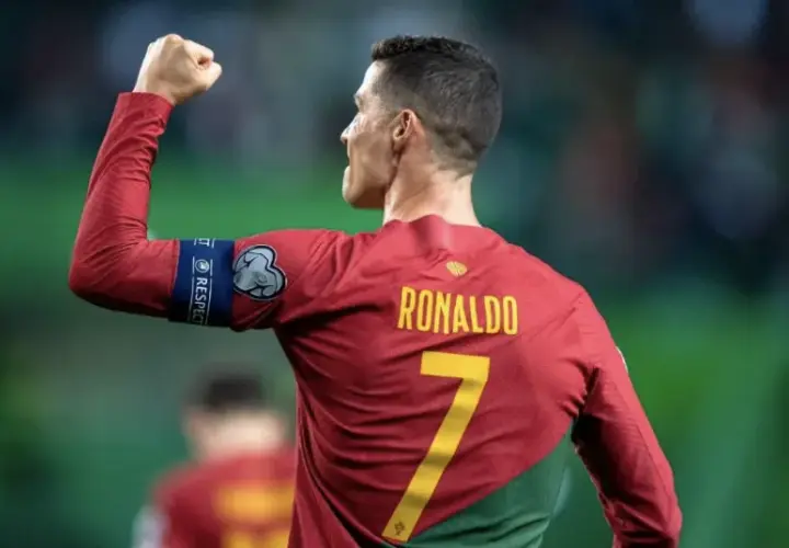 Pierwszy miliarder wśród piłkarzy? Ronaldo znów przechodzi do historii!
