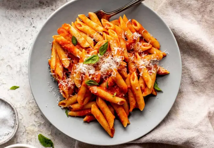 Penne pomodoro: Prosty przepis na pyszny makaron w 30 minut
