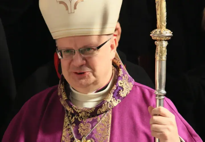 Jak wygląda biskup? Poznaj tajemnice jego stroju i symboli