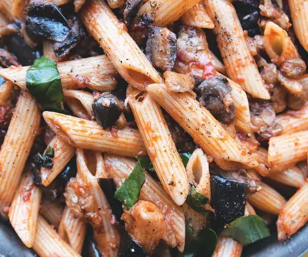 Penne z bakłażanem Jadłonomia – prosty przepis na pyszne danie
