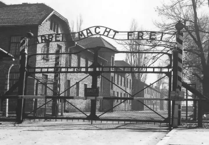 W którym roku powstało Auschwitz? Odkryj jego mroczną historię