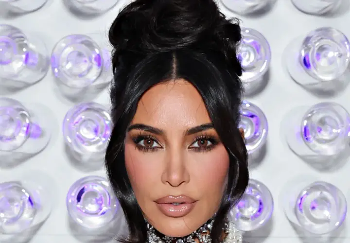 Kim Kardashian i jej wyjątkowe style manicure francuskiego
