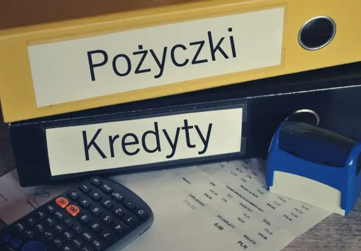 Kredyt czy pożyczka - poznaj kluczowe różnice i uniknij kosztów