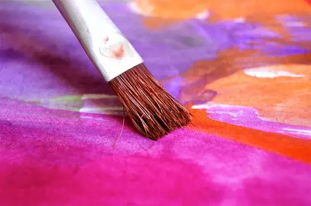 Tematy typowe dla malarstwa współczesnego, które zaskakują i inspirują