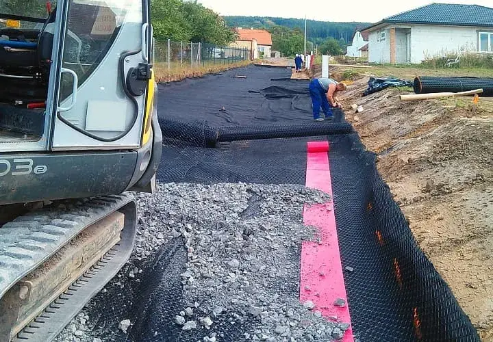Geowłóknina pod tłuczeń: Jak prawidłowo stosować w nawierzchniach