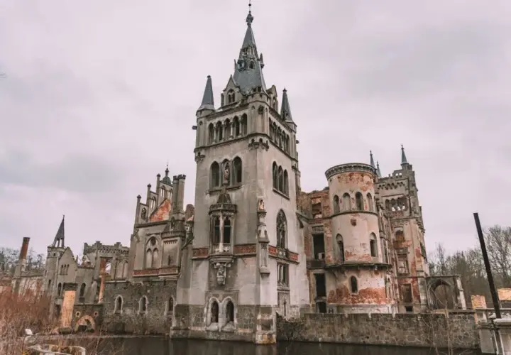 Zamek w Kopicach dawniej: tajemnice historii, właściciele i zapomniane detale architektury