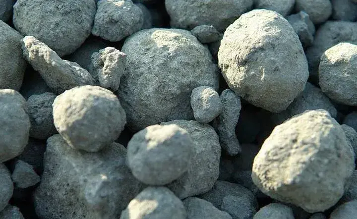 Tona cementu ile kosztuje? Sprawdź ceny i rodzaje cementu w Polsce