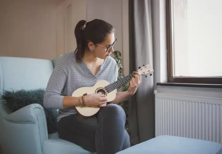Jak zagrać Dni których nie znamy na ukulele - szybki kurs dla początkujących