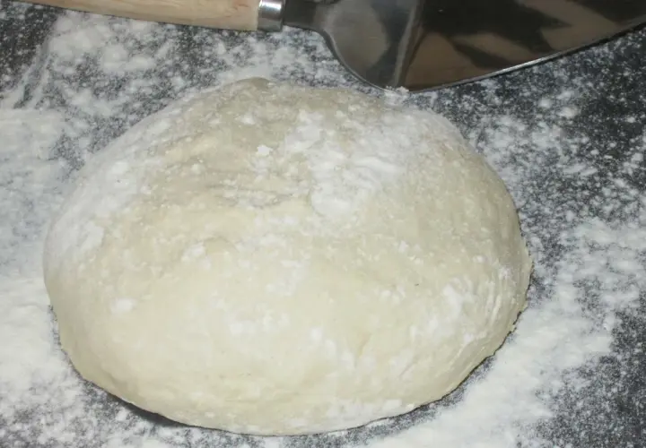 Jak zrobić ciasto na pizzę, które zawsze się udaje – sprawdzone przepisy